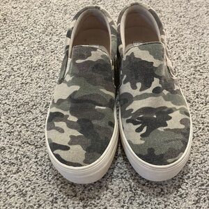 Steve Madden Camo slip on shoes